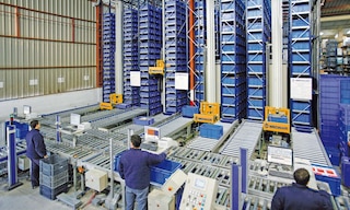 Les méthodes de préparation de commandes goods to man combinent des systèmes automatisés et des postes de travail ergonomiques