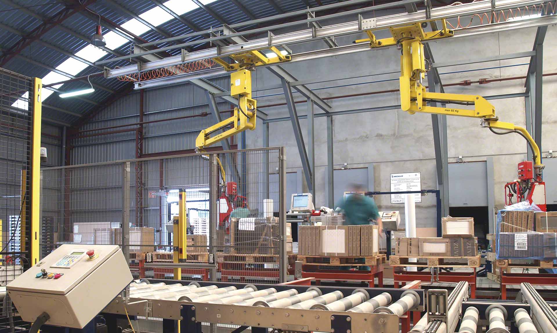 Les cobots exécutent les tâches les plus répétitives d'un entrepôt Les cobots exécutent les tâches les plus répétitives d'un entrepôt