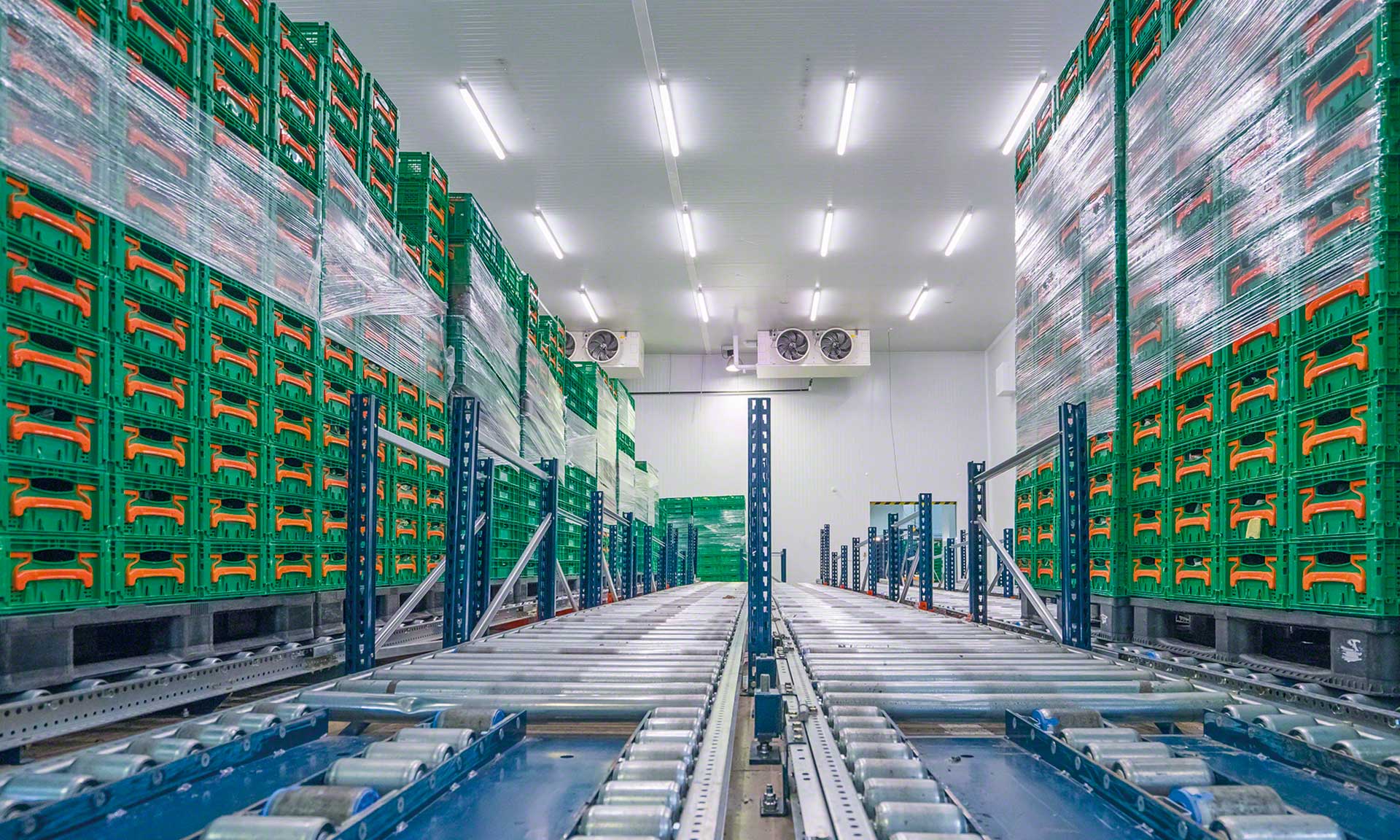 Les entrepôts à température dirigée conservent les marchandises dans des conditions optimales Les entrepôts à température dirigée conservent les marchandises dans des conditions optimales