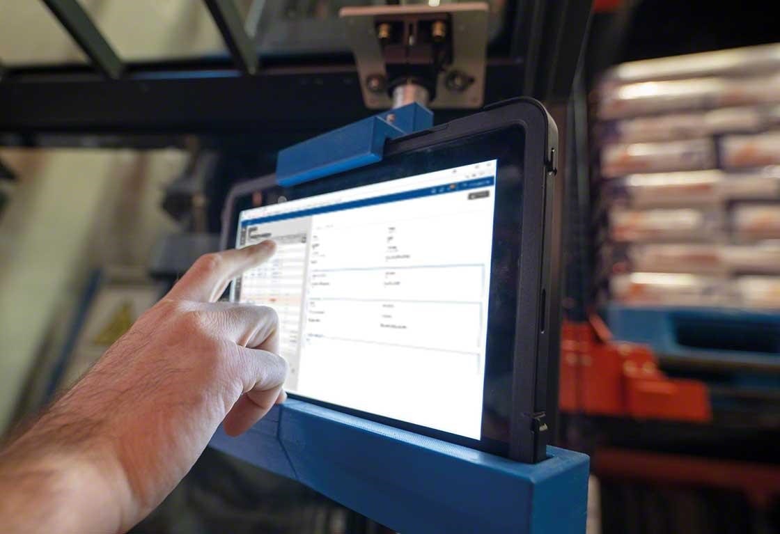 Mecalux stelt voor om Easy WMS te installeren (op basis van SaaS of on-premise), evenals de noodzakelijke randapparatuur voor het gebruik ervan Mecalux stelt voor om Easy WMS te installeren (op basis van SaaS of on-premise), evenals de noodzakelijke randapparatuur voor het gebruik ervan
