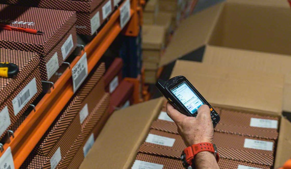 Les terminaux mobiles de radiofréquence accélèrent les opérations d’un entrepôt e-commerce