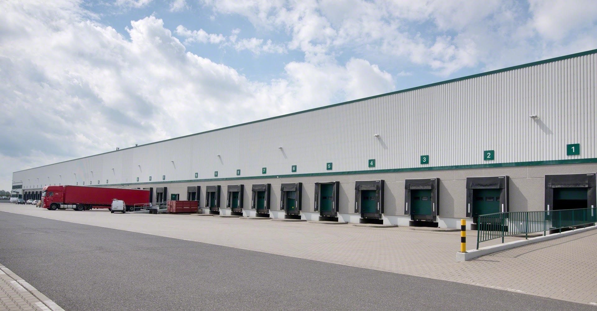 Logistiek magazijn uitgerust met opslagoplossingen van Mecalux Logistiek magazijn uitgerust met opslagoplossingen van Mecalux