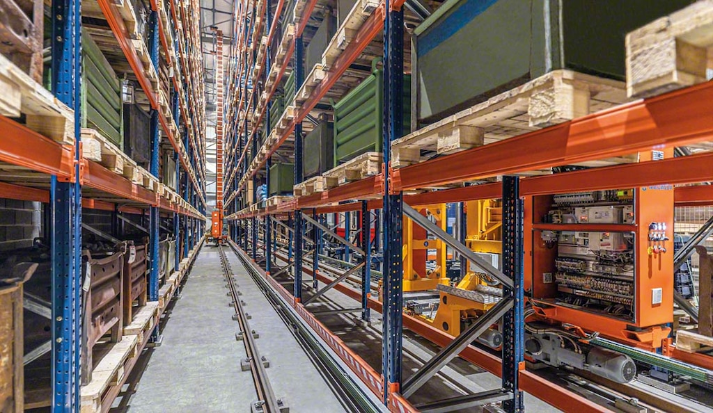 Nieuwe technologieën versnellen de in- en uitslag van goederen door middel van automatische magazijnkranen