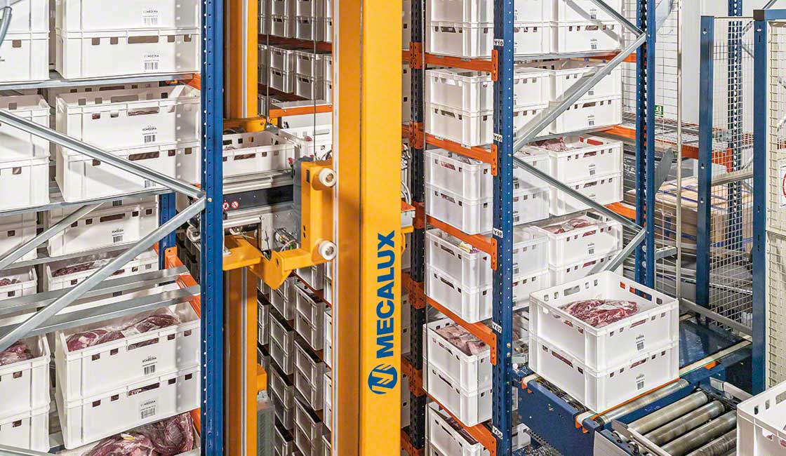 Elaborados Cárnicos Medina gère la marchandise dans un entrepôt automatisé pour bacs à température dirigée
