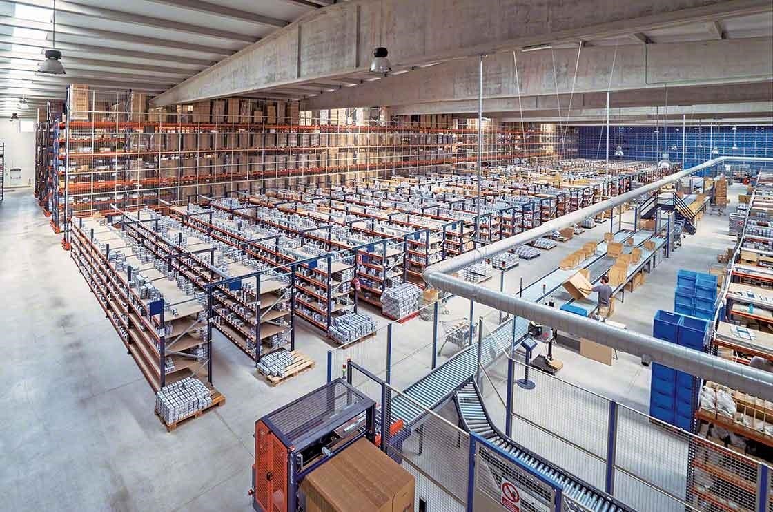 Het opslaan van een groot aantal verschillende artikelnummers verhoogt het risico op voorraadtekorten aanzienlijk Het opslaan van een groot aantal verschillende artikelnummers verhoogt het risico op voorraadtekorten aanzienlijk