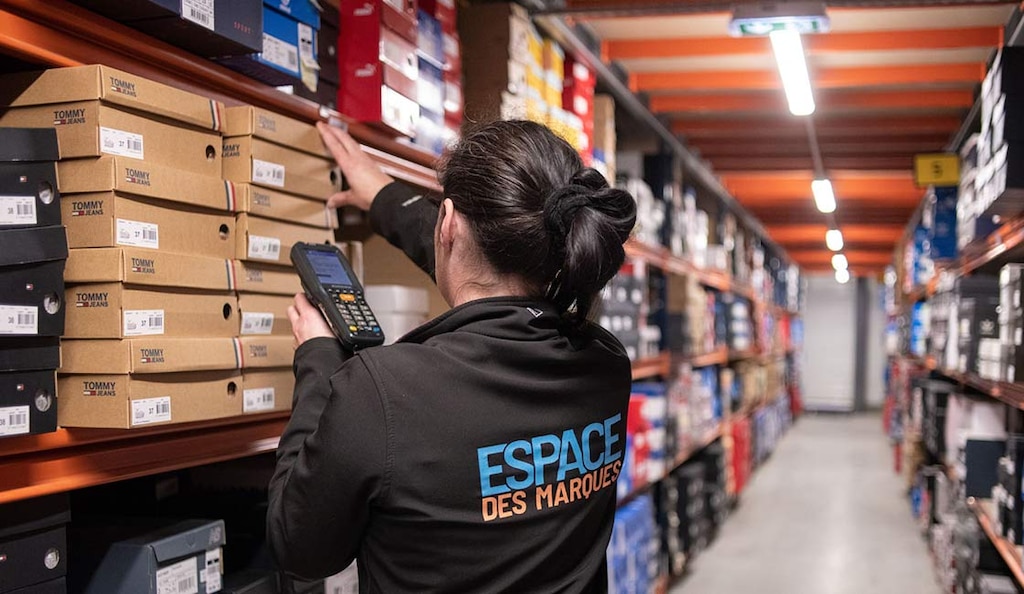 De online kledingwinkel Espace des Marques heeft het aantal retourzendingen verminderd dankzij de software voor magazijnbeheer