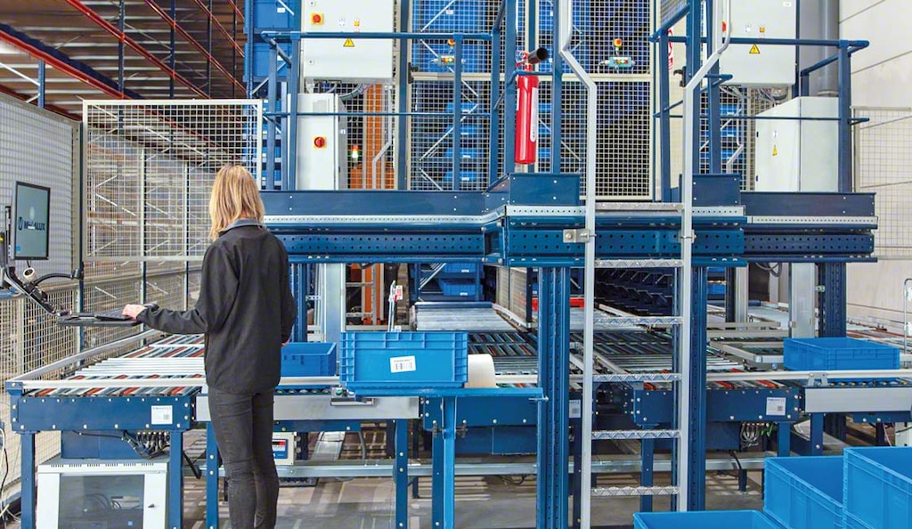 Surplus Motos beheert 300.000 onderdelen in haar automatische magazijn waarmee 10.000 motoren per jaar worden gerecycled