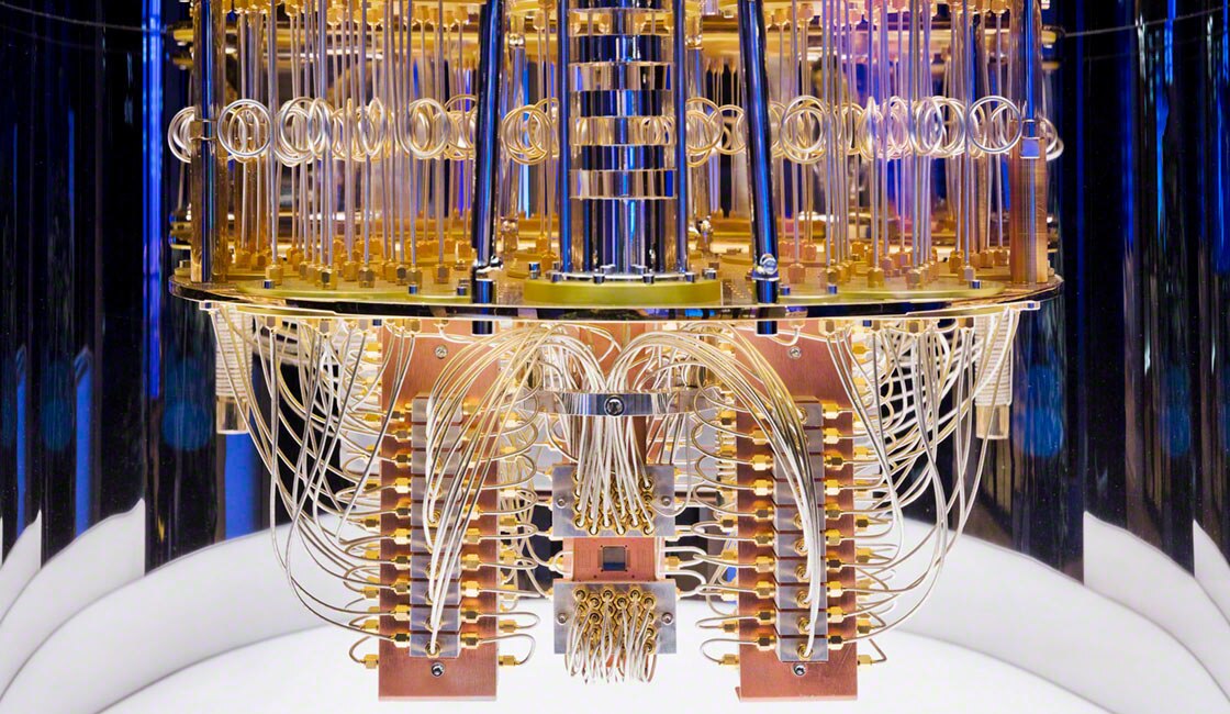 L’informatique quantique pourrait multiplier la vitesse de traitement des appareils utilisant des technologies telles que le machine learning ou le Big Data (Crédits photo : Quantum Computer - IBM, sous licence CC BY 2.0).