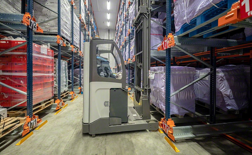 Le stockage des produits à base de viande d'El Encinar de Humienta Le stockage des produits à base de viande d'El Encinar de Humienta