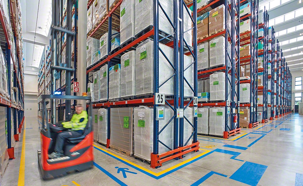 L'entrepôt de produits pharmaceutiques et médicaux de Chiggiato Trasporti L'entrepôt de produits pharmaceutiques et médicaux de Chiggiato Trasporti