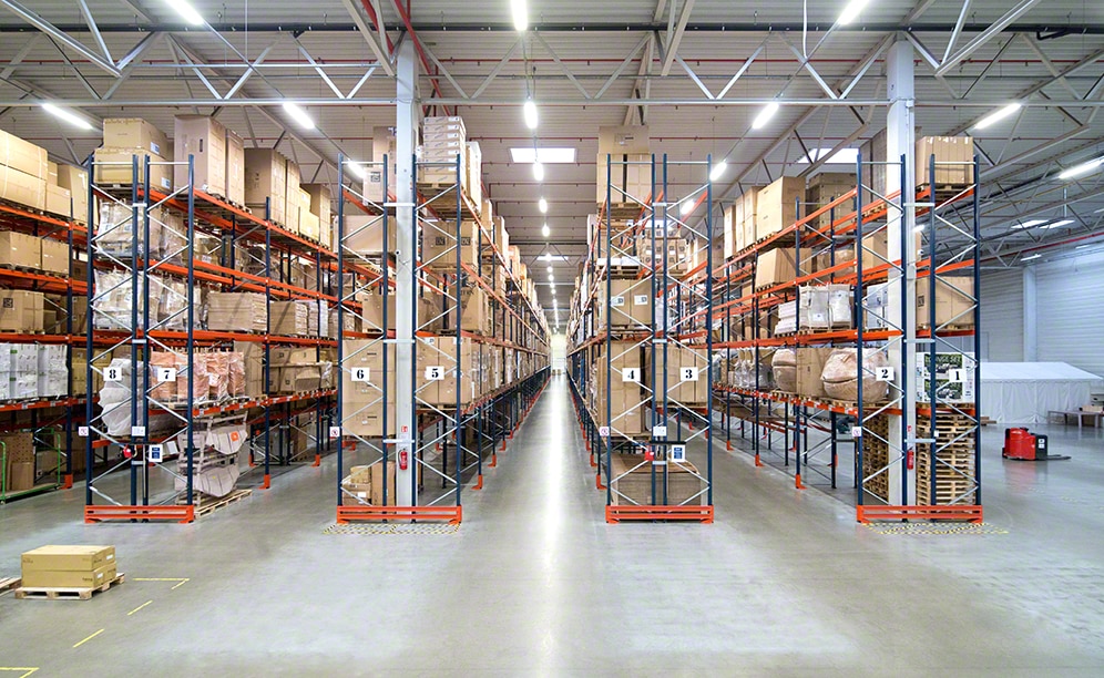 Des rayonnages à palettes en Pologne avec les meubles de HSF e-commerce Des rayonnages à palettes en Pologne avec les meubles de HSF e-commerce