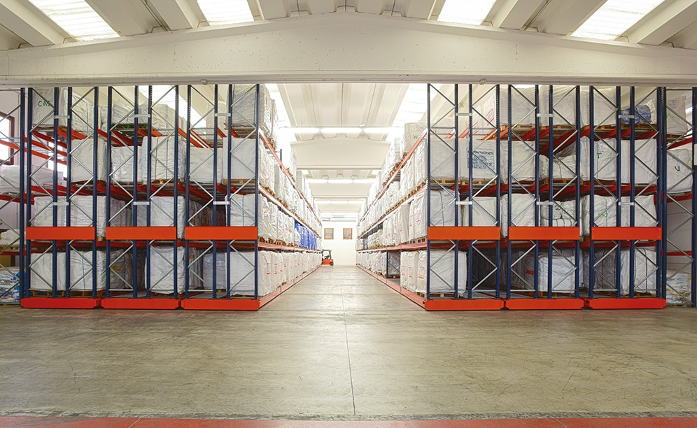 Saccheria Franceschetti, le fabricant italien de sacs et big-bags, augmente sa capacité de stockage grâce aux rayonnages bases mobiles Movirack Saccheria Franceschetti, le fabricant italien de sacs et big-bags, augmente sa capacité de stockage grâce aux rayonnages bases mobiles Movirack