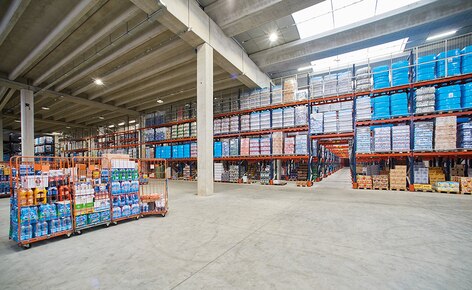 L’entrepôt de la société italienne Centro 3A SPA, équipé de rayonnages à palettes Mecalux, offre une capacité de stockage de 7 826 palettes