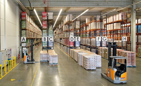 L'opérateur logistique JAS-FBG équipe son nouveau centre de distribution de 10 000 m² à Warszowice (Pologne) de systèmes d'accès direct à la palette L'opérateur logistique JAS-FBG équipe son nouveau centre de distribution de 10 000 m² à Warszowice (Pologne) de systèmes d'accès direct à la palette