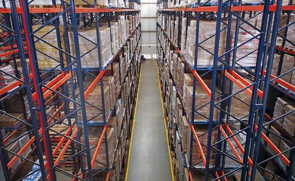 L’entrepôt du supermarché « en ligne » Super Nosso au Brésil L’entrepôt du supermarché « en ligne » Super Nosso au Brésil