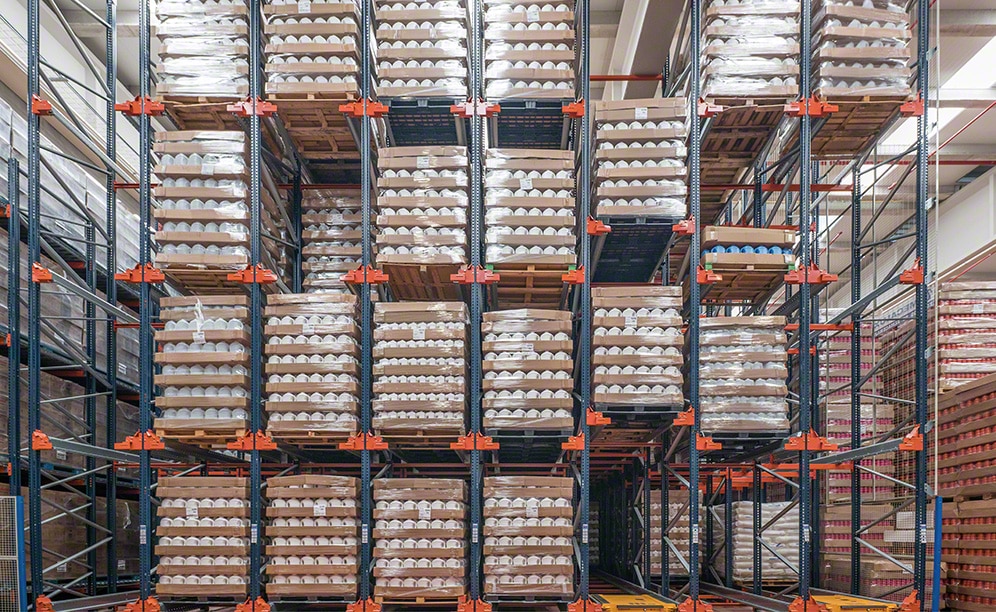 Deux systèmes de stockage pour des produits chimiques d'entretien Deux systèmes de stockage pour des produits chimiques d'entretien