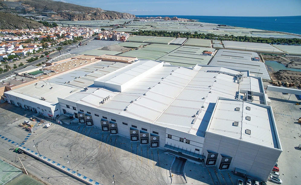 Granada La Palma intègre deux nouveaux entrepôts de grande capacité dans son centre de production Granada La Palma intègre deux nouveaux entrepôts de grande capacité dans son centre de production
