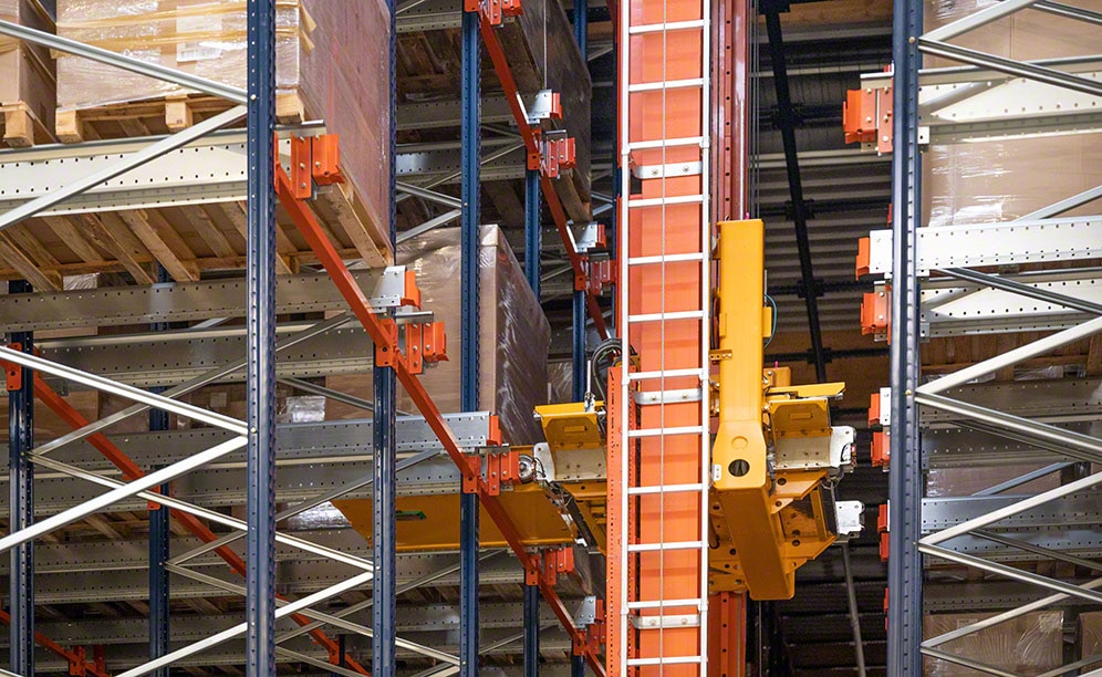 Le Pallet Shuttle combiné à un transstockeur d'ANL Packaging