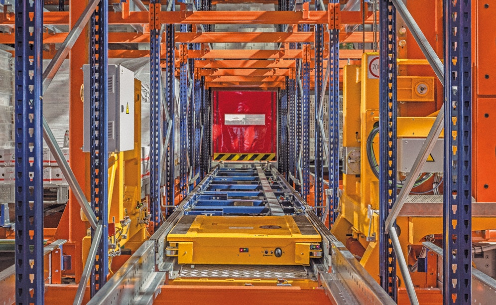 Du Pallet Shuttle utilise un transtockeur comme élément de convoyage