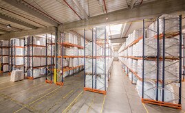 Le nouvel entrepôt d’une surface de 11 000 m² a une capacité de plus de 10 000 palettes de différentes dimensions