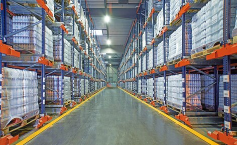 SLVA gère la manutention et le stockage de plus de 7 400 palettes avec neuf Pallet Shuttle SLVA gère la manutention et le stockage de plus de 7 400 palettes avec neuf Pallet Shuttle