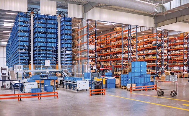 Le nouveau centre de distribution de Grégoire-Besson se compose d'un magasin automatique pour caisses miniload, de rayonnages à palettes et de rayonnages cantilever installés par Mecalux.