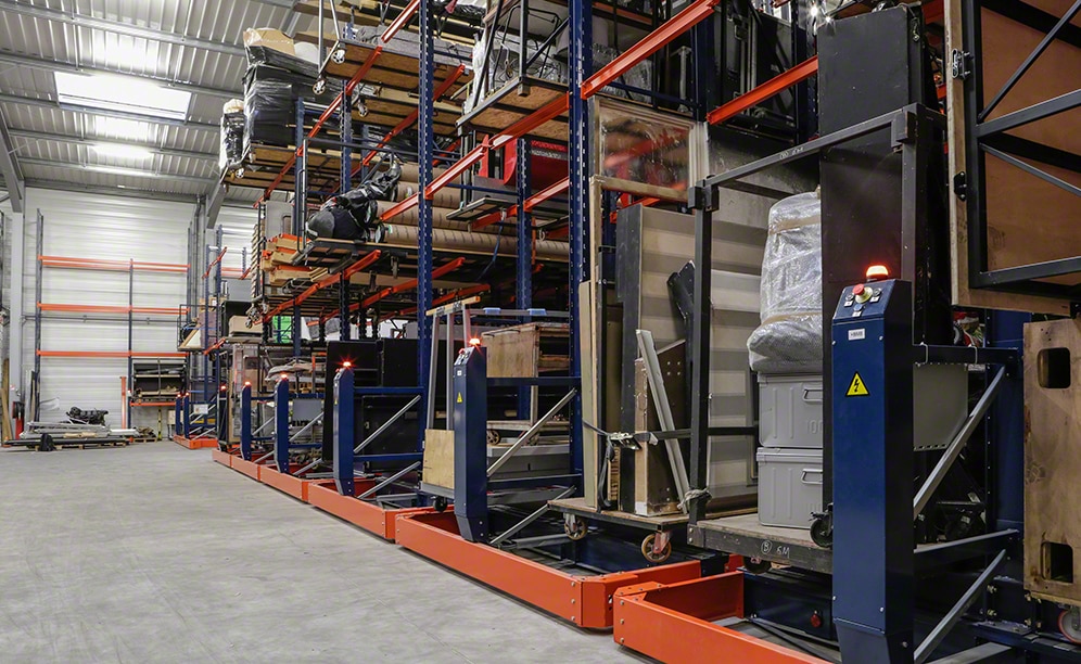 Magazijn van Artys in Frankrijk voor het beheer van audiovisueel materiaal Magazijn van Artys in Frankrijk voor het beheer van audiovisueel materiaal