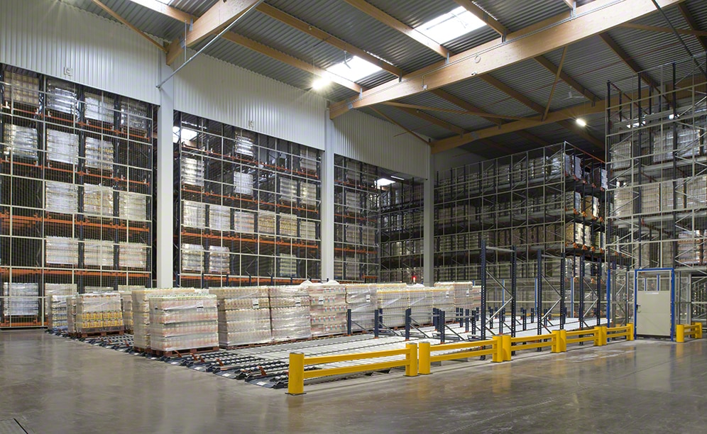 Het magazijn van de logistieke dienstverlener Groupe Alainé in Frankrijk Het magazijn van de logistieke dienstverlener Groupe Alainé in Frankrijk