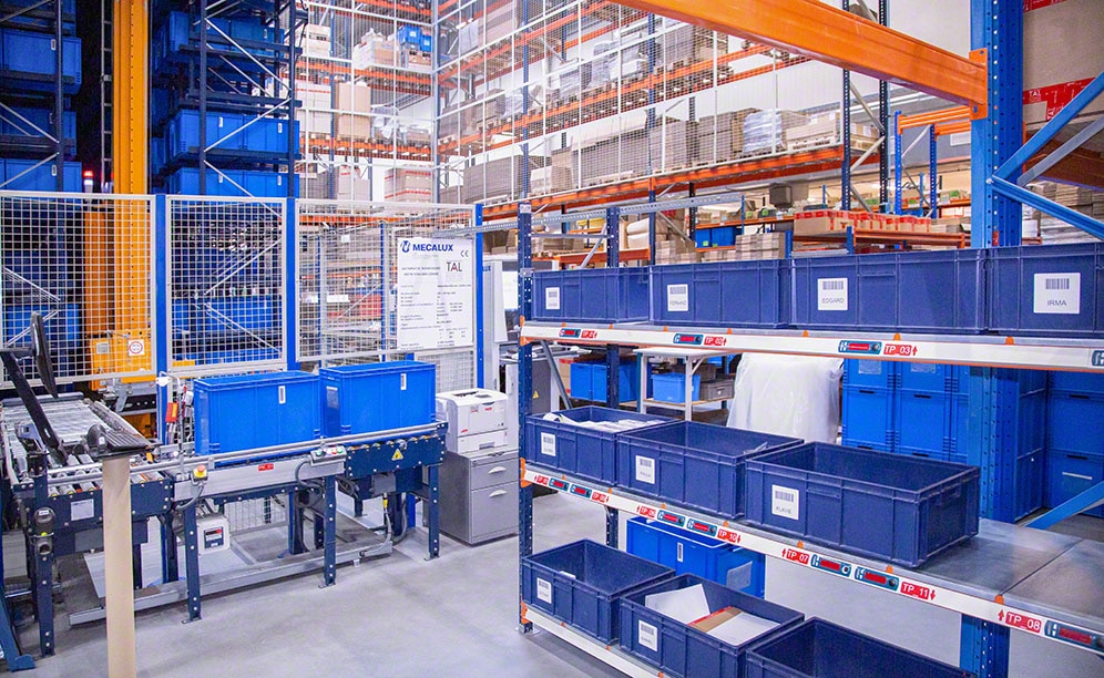 TAL: een automatisch magazijn met duizend fonkelende lampjes TAL: een automatisch magazijn met duizend fonkelende lampjes