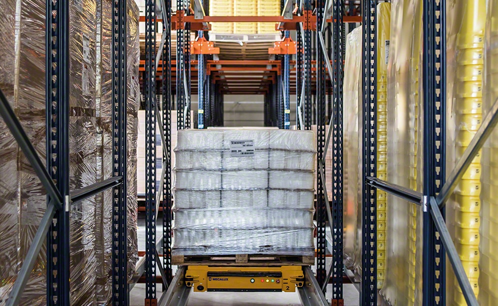 Combinatie van systemen in het magazijn van ANVI Plasturgie in Frankrijk Combinatie van systemen in het magazijn van ANVI Plasturgie in Frankrijk