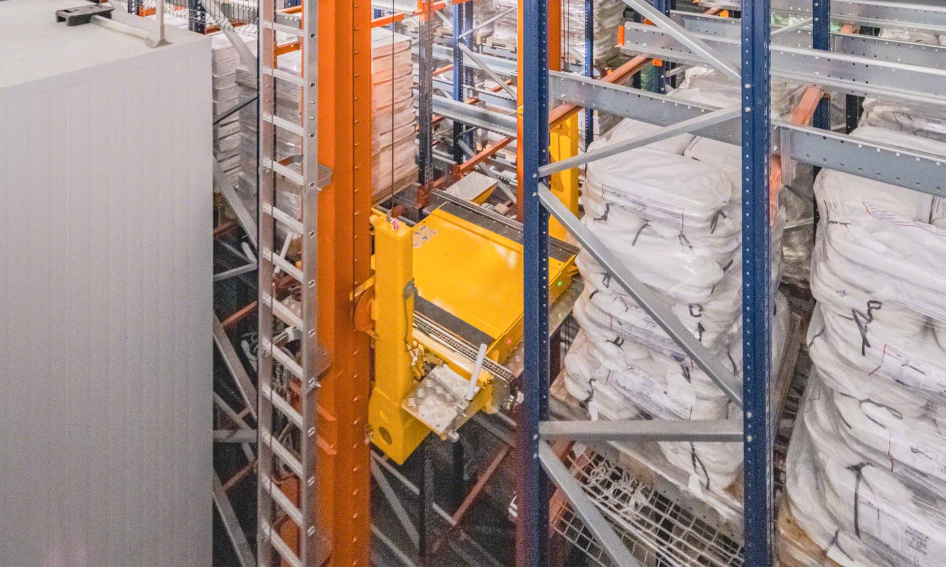 Chambre froide automatisée de 2 500 tonnes de fruits de mer et de poissons surgelés Chambre froide automatisée de 2 500 tonnes de fruits de mer et de poissons surgelés
