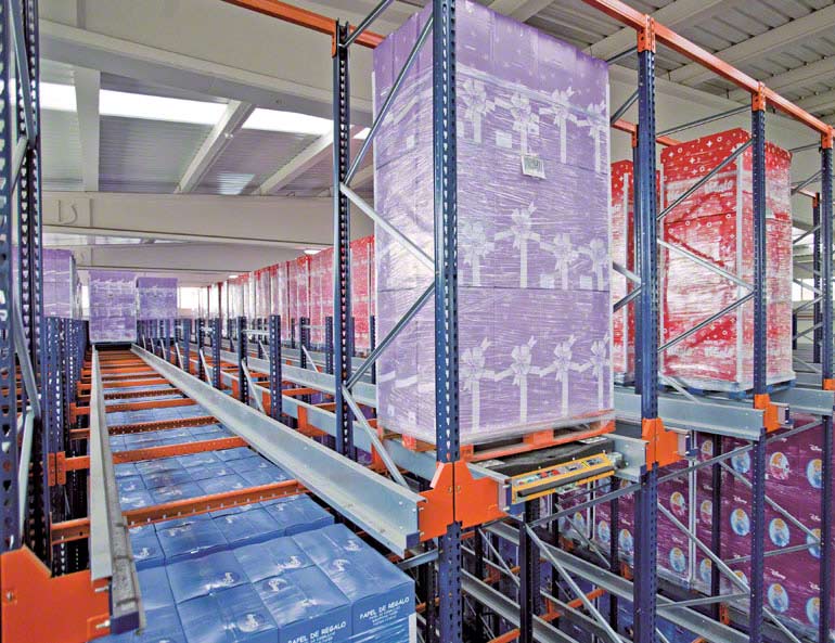Pallet Shuttle-systeem geïnstalleerd bij een bedrijf in de decoratieve pakpapiersector