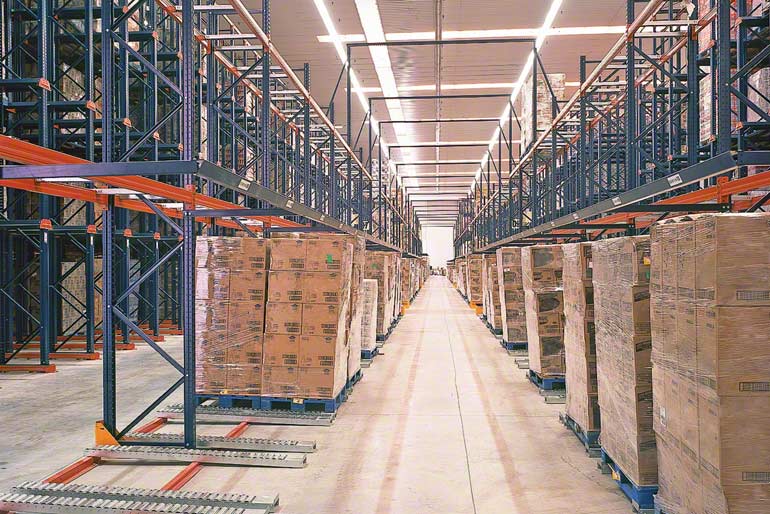 Magazijn voor bedrijven in de transport- en distributiesector