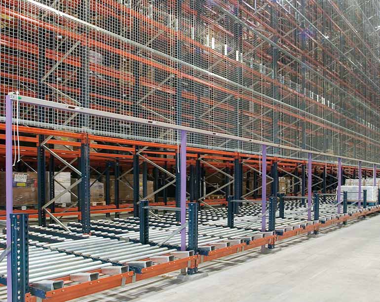 Pickingsystemen aan de zijkant van een automatisch magazijn