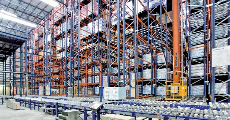 Magazijn voor een onderneming die gespecialiseerd is in de distributie van cosmeticaproducten