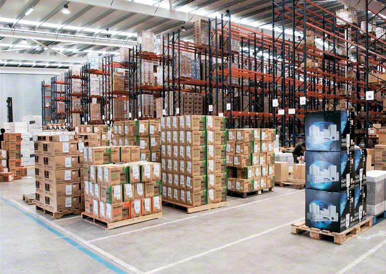 Magazijn voor een bedrijf dat gespecialiseerd is in spoedtransport en distributie