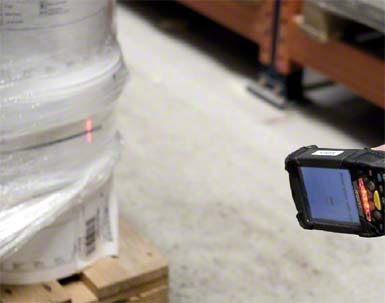 Door RFID (radio-frequency identification) wordt de gecodeerde informatie van de pallet ingelezen