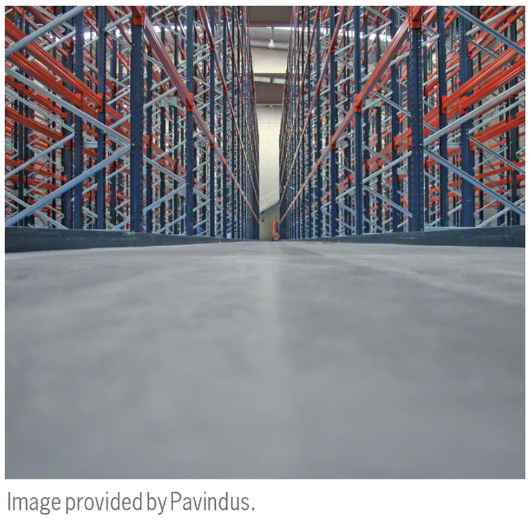 De nivellering van de vloer is fundamenteel voor de installatie van de magazijnstelling