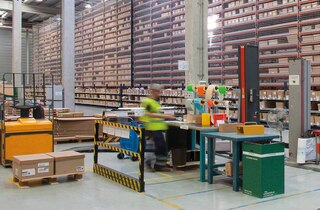 Order picker scanning an item Order picker scanning an item