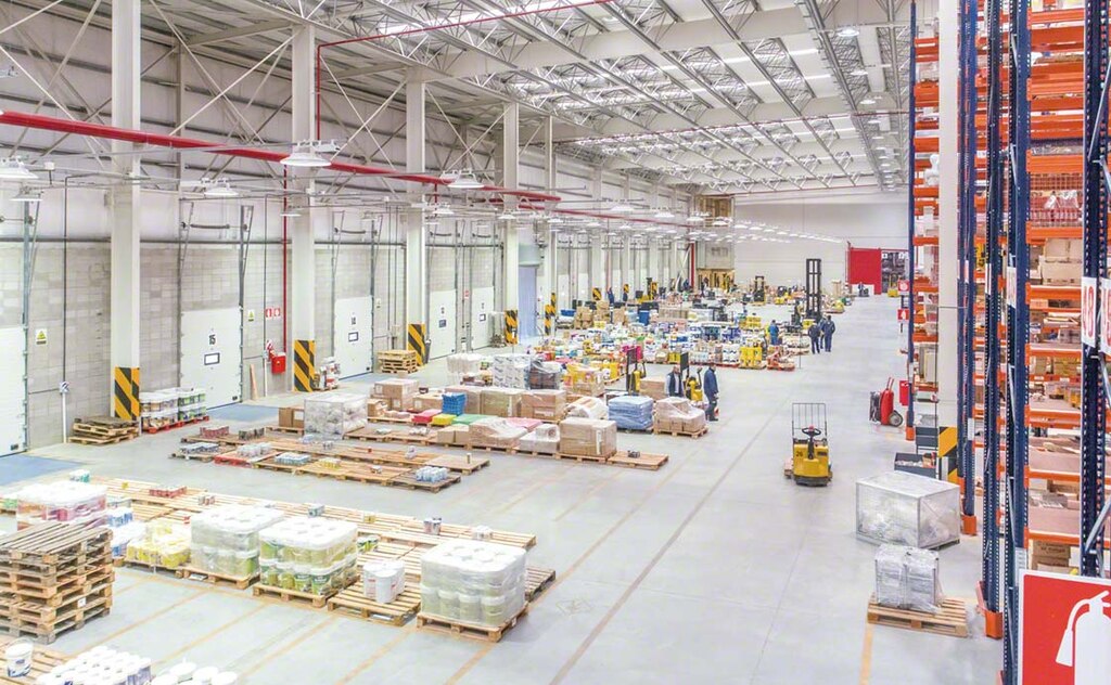 Zone d’expédition d’un entrepôt logistique. Zone d’expédition d’un entrepôt logistique.