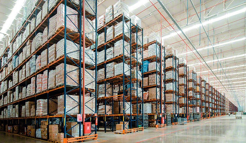 Capacité de stockage et flexibilité dans le nouvel entrepôt d'Armazém Mateus
