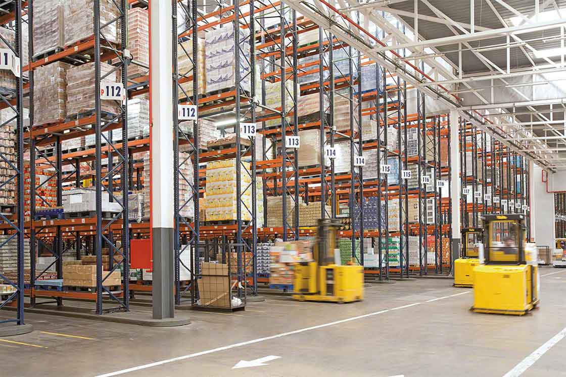 Zone de stockage d’un entrepôt Zone de stockage d’un entrepôt