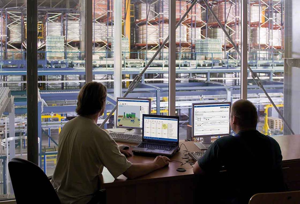 Een professioneel team is verantwoordelijk voor de implementatie van het warehouse management syteem (WMS) Een professioneel team is verantwoordelijk voor de implementatie van het warehouse management syteem (WMS)