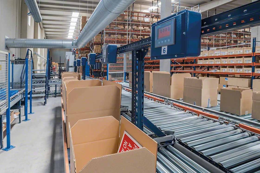Il est primordial d’utiliser des emballages standards pour accélérer le conditionnement des commandes dans les entrepôts e-commerce. Il est primordial d’utiliser des emballages standards pour accélérer le conditionnement des commandes dans les entrepôts e-commerce.