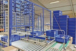 Goods movements in a warehouse is an aspect that can be optimized by implementing AI in logistics Goods movements in a warehouse is an aspect that can be optimized by implementing AI in logistics