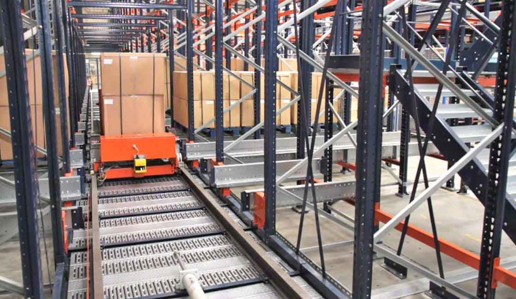 La navette motorisée « Pallet Shuttle » est un bon exemple d’intervention de l'intelligence artificielle en Supply Chain et en logistique. La navette motorisée « Pallet Shuttle » est un bon exemple d’intervention de l'intelligence artificielle en Supply Chain et en logistique.