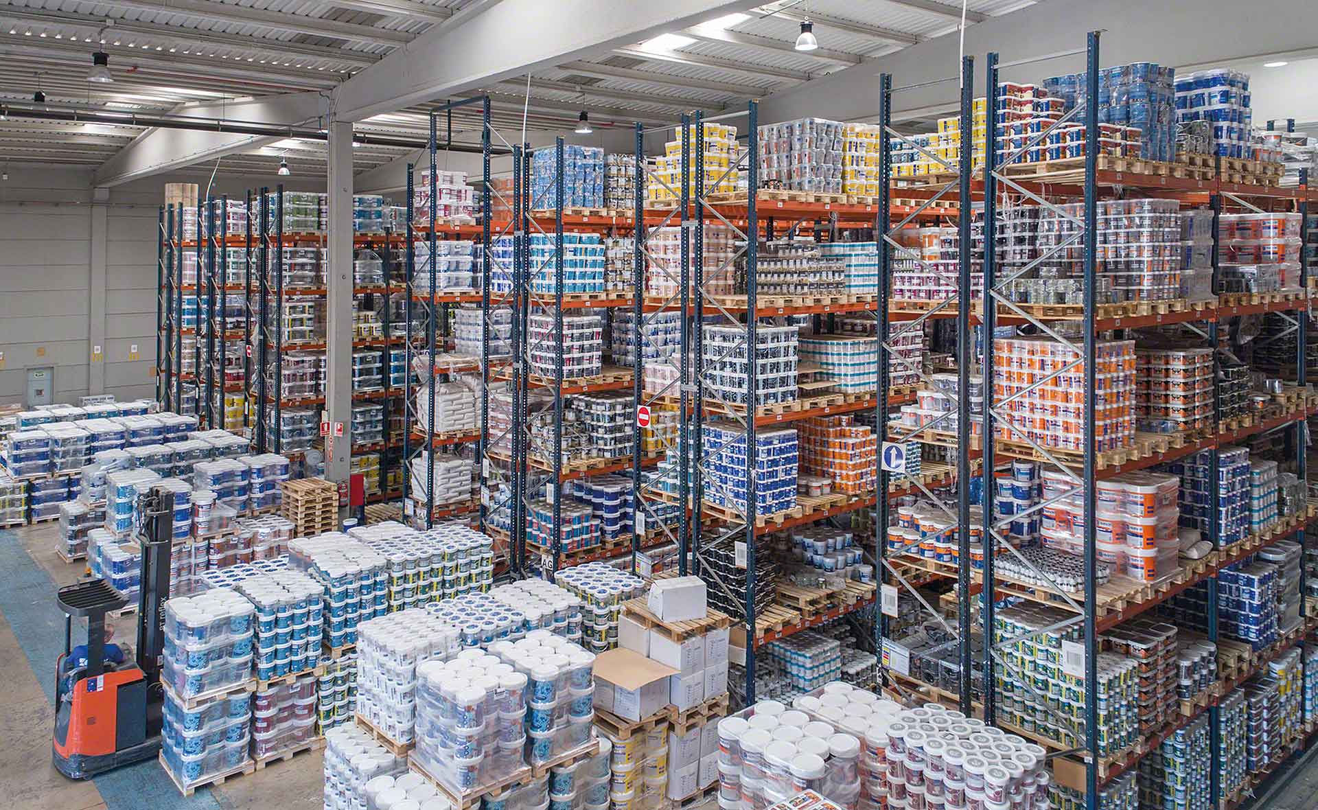 Industrieel magazijn schoonmaken: orde en netheid waarborgen