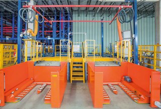 The picking area can be equipped with mechanical arms to automate pallet assembly The picking area can be equipped with mechanical arms to automate pallet assembly