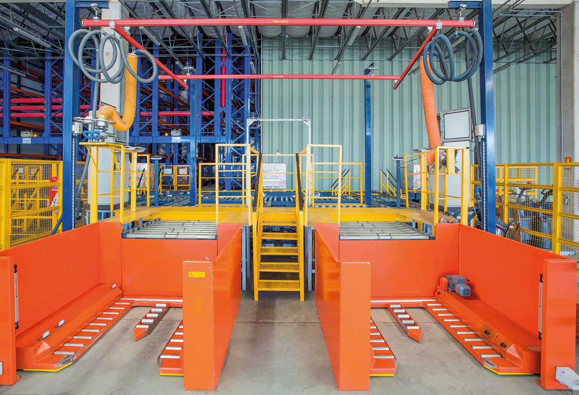 The picking area can be equipped with mechanical arms to automate pallet assembly
