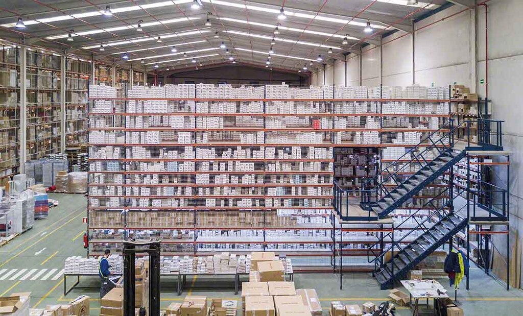 Les passerelles aident à optimiser l’espace dans les entrepôts de prestataires logistiques spécialisés dans le secteur du E-commerce Les passerelles aident à optimiser l’espace dans les entrepôts de prestataires logistiques spécialisés dans le secteur du E-commerce